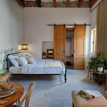 Tres Virtutes Apartment